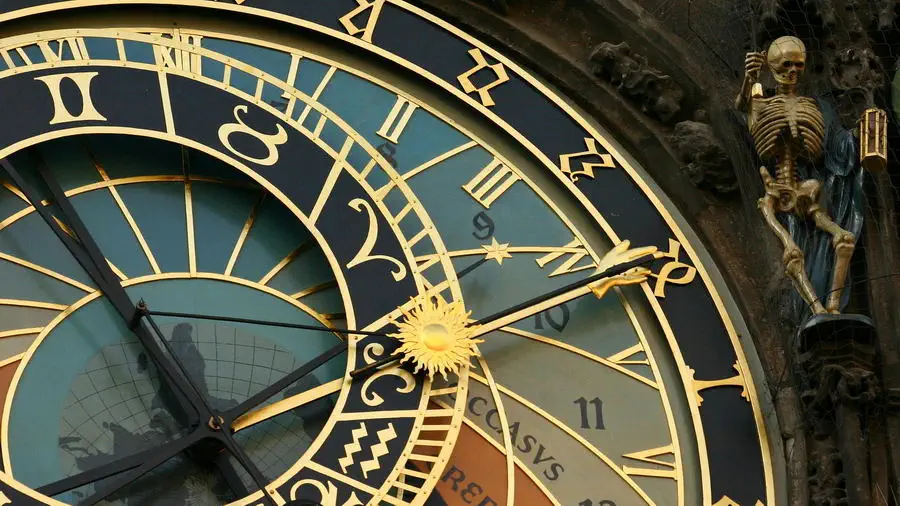 Ulica w Pradze niedaleko ratusza. Zegar Orloj.