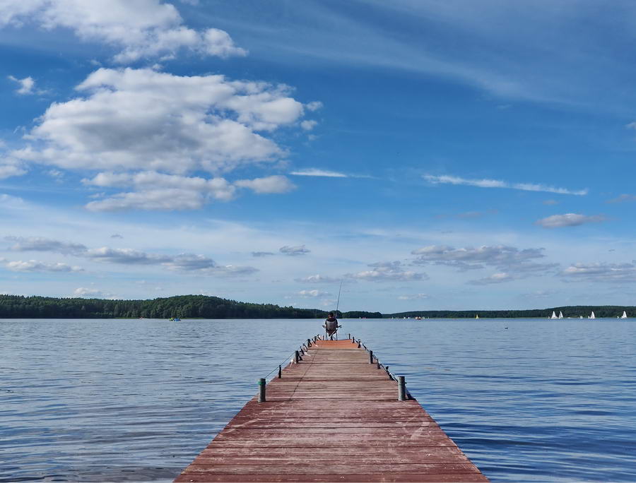 Jezioro charzykowskie to idealne miejsce dla wielbicieli wędkarstwa