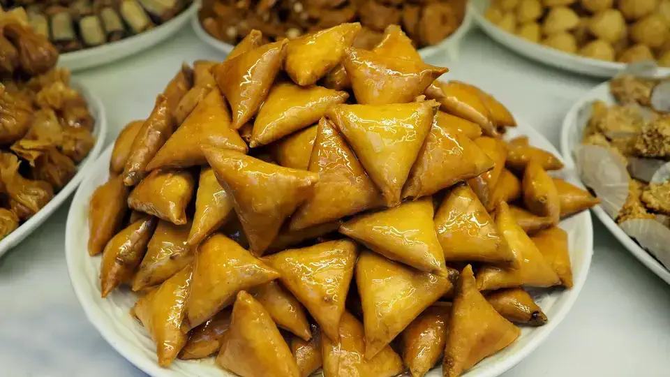 Kuchnia marokańska. Słodkie marokańskie wypieki i ciasta ociekające miodem