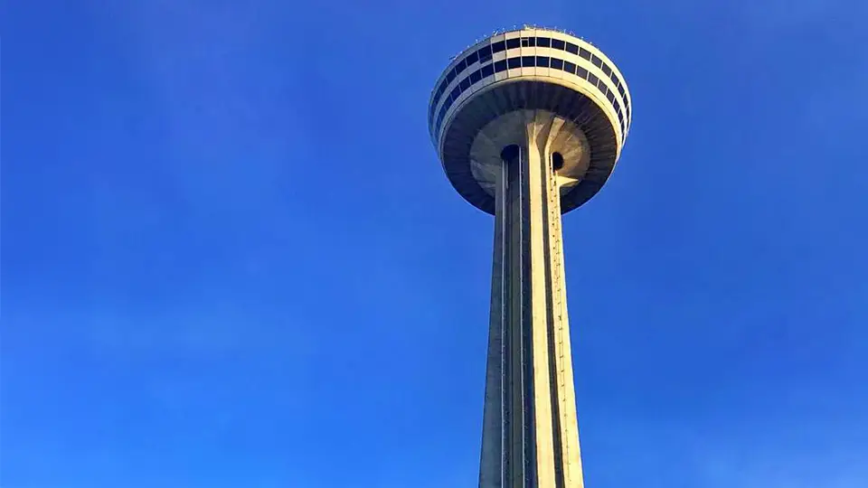 Wieża widokowa Skylon nad wodospadem Niagara