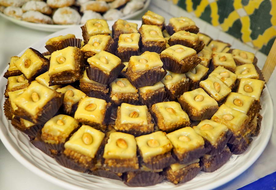 Basbousa bardzo dobre i słodkie ciasto marokańskie, popularne w okresie Ramadanu