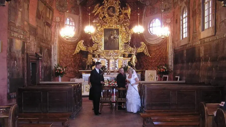 Kościół drewniany w Gąsawie. Ślub Michał Baranowski i Ewa Baranowska.