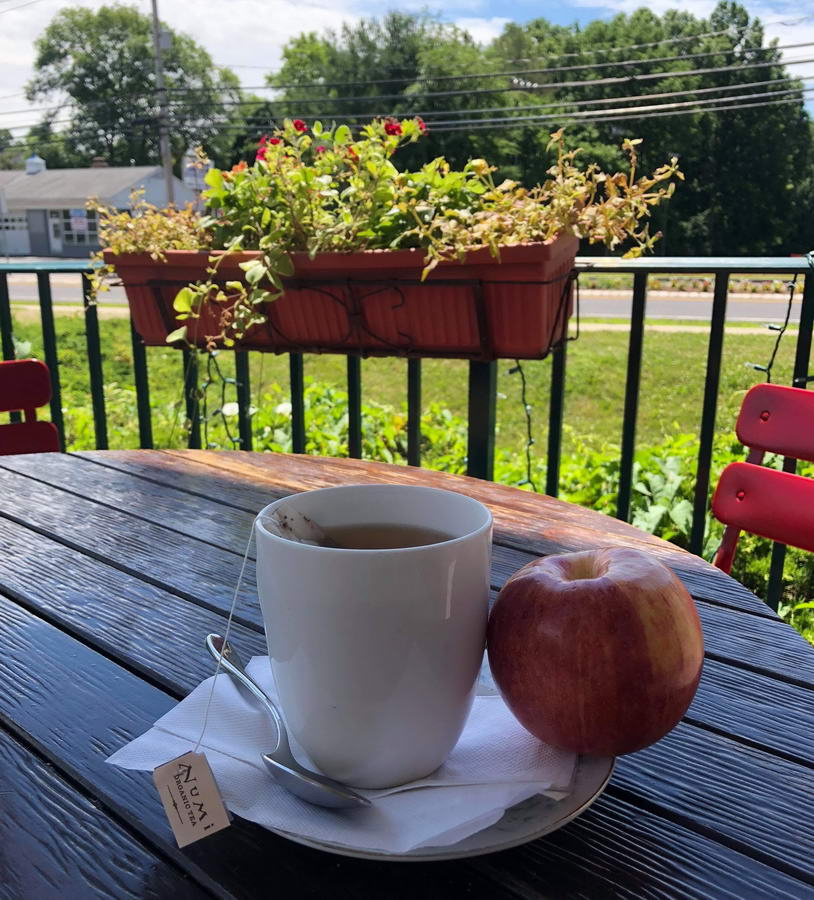 Kawa na tarasie w amerykańskim domu