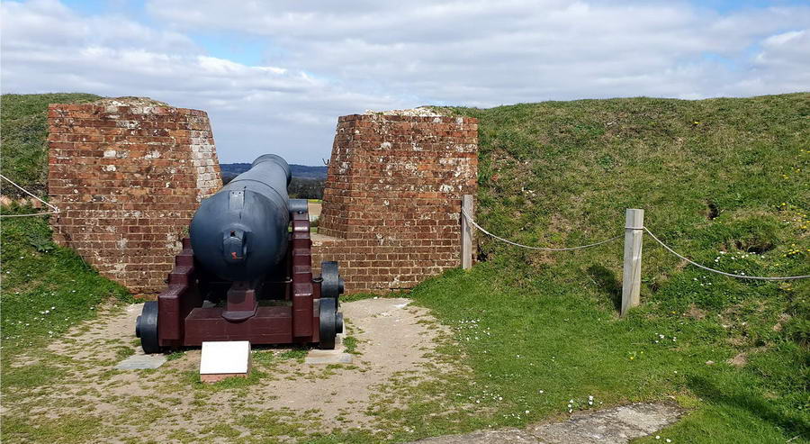 Fort Nelson Anglia wielka armata ustawiona na szczycie muru