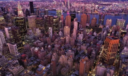 Widok na Manhattan ze szczytu Empire State Building w Nowym Jorku