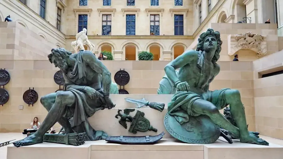 Muzeum Luwr pałac w Paryżu.