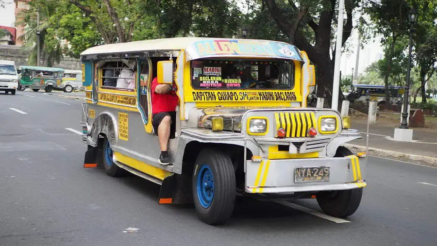 Jeepney symbol Filipin i tani środek transportu