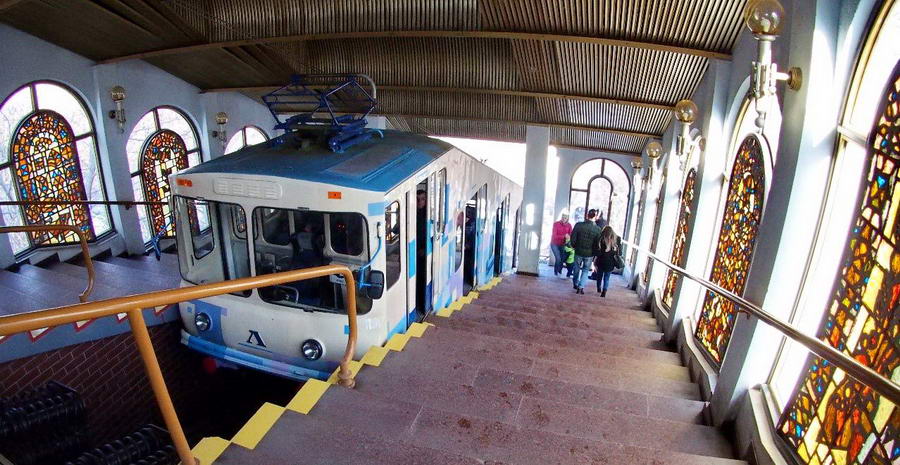 Kijowski Funikular – jeżdżący zabytek