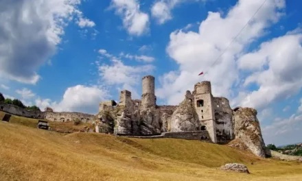 Zamek Ogrodzieniec zwiedzanie i ciekawostki z Wiedźminem