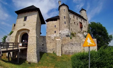 Zamki Bobolice i Mirów zwiedzanie, historia i ciekawostki