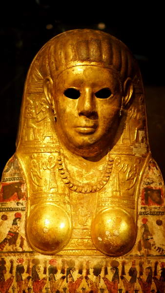 Egipska maska pośmiertna wystawiona w muzeum w Bristolu