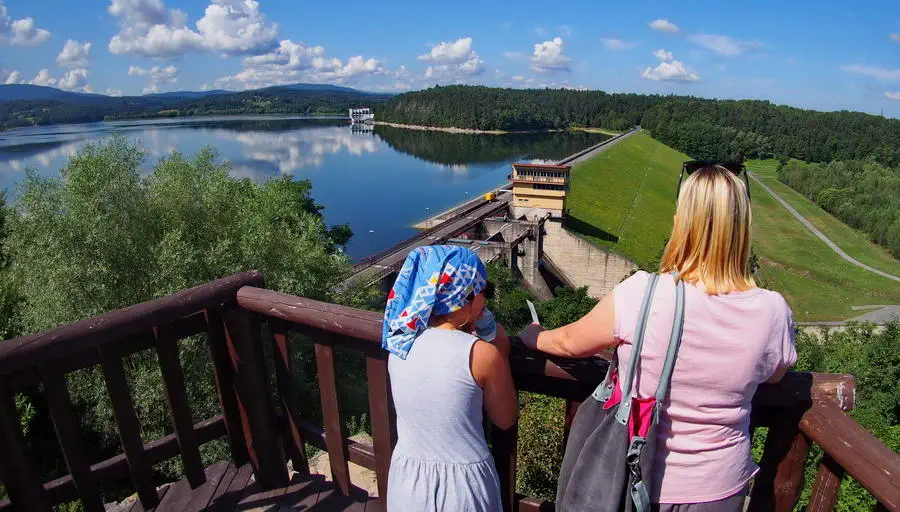 Widok z murów zamku w Dobczycach jest niesamowity