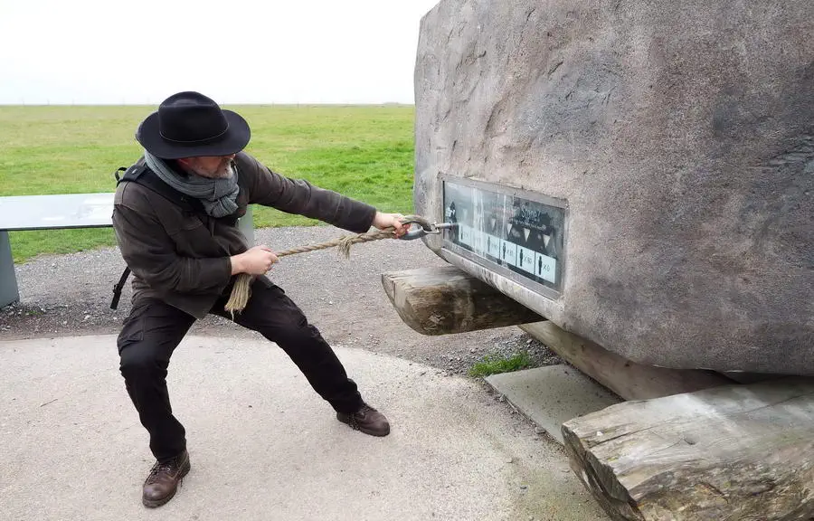 W nowym Stonehenge Visitors Centre można spróbować swoich sił przy ciągnięciu kamieni