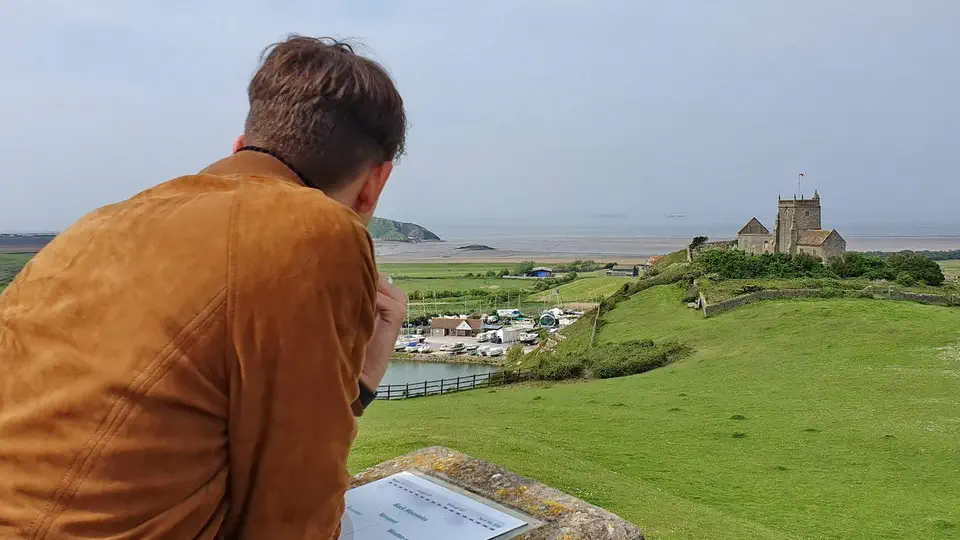 Weston-Super-Mare w Anglii nad kanałem Bristolskim. Artur Baumann i widok na Kanał Bristolski.