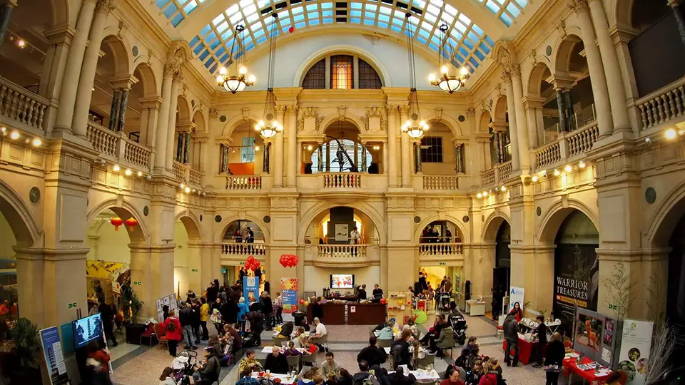 Bristol Muzeum Art Gallery. 