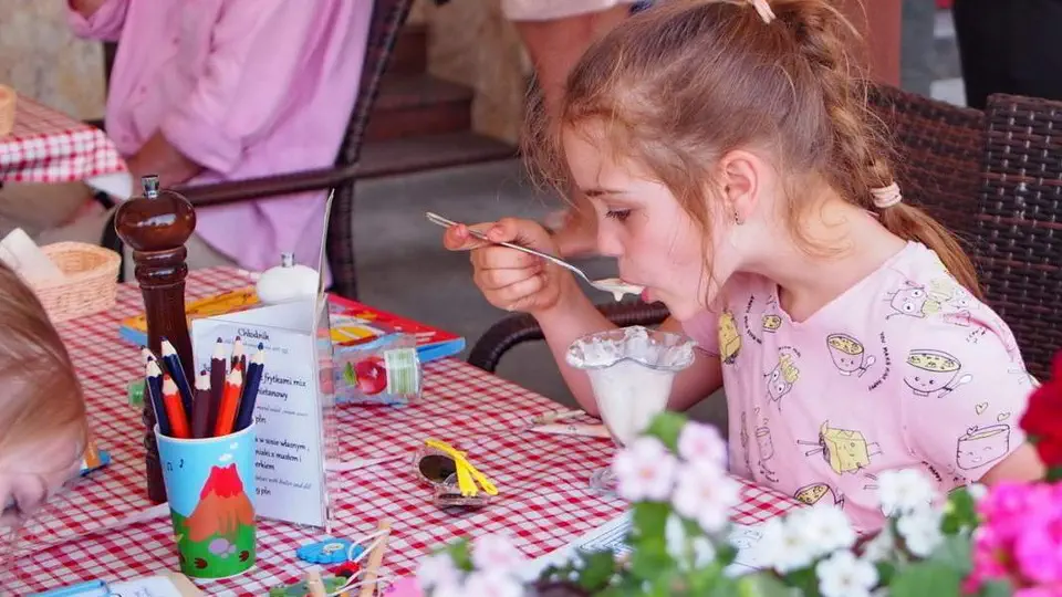 Bydgoszcz atrakcje dla dzieci. Deser w jednej z bydgoskich restauracji
