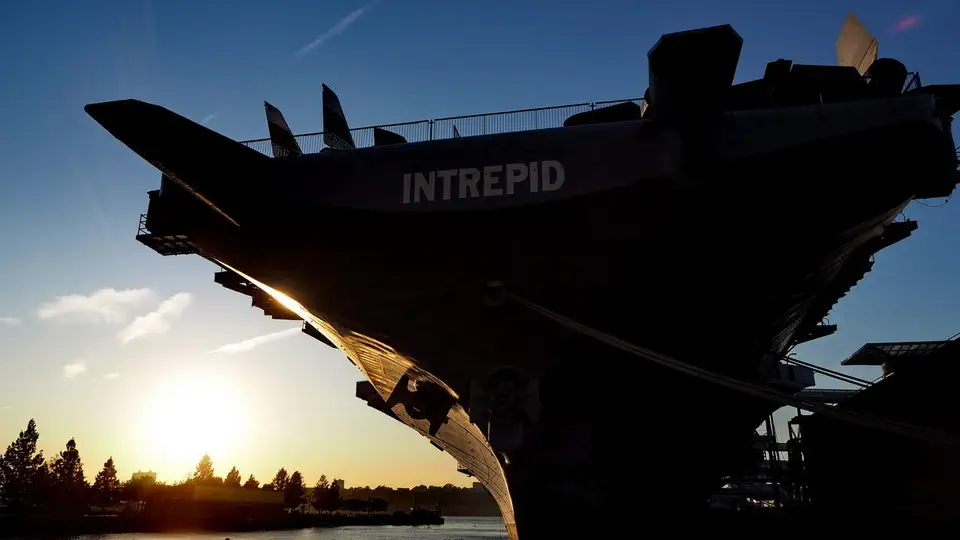 Lotniskowiec USS Intrepid w Nowym Jorku