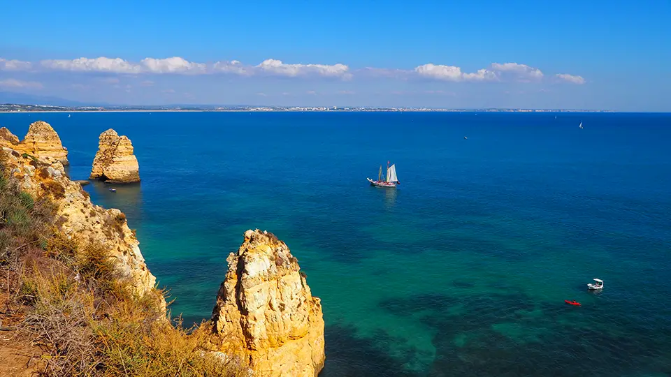 Lagos w Portugalii. Marze w Lagos jest czyste choć niezbyt ciepłe