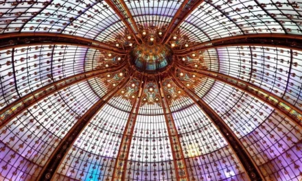 Galeria La Fayette w Paryżu zwiedzamy najstarszą galerię handlową w mieście