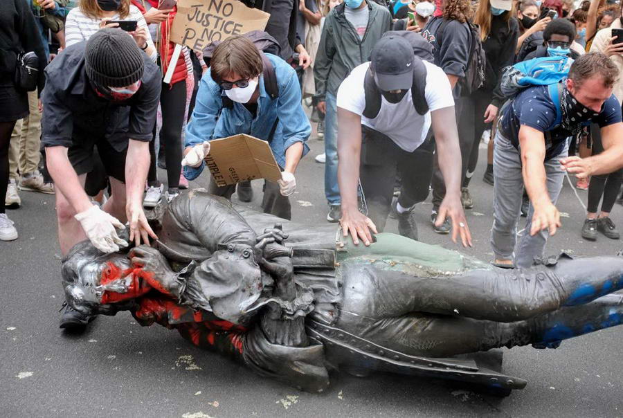 Pomnik handlarza niewolników Edwarda Colstona w Bristolu.