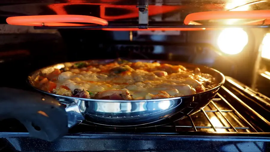 Frittata, przygotowanie omletu włoskiego z warzywami