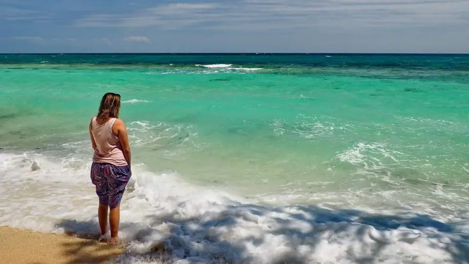 Białe plaże wyspy Carabao na Filipinach oraz inne ciekawostki