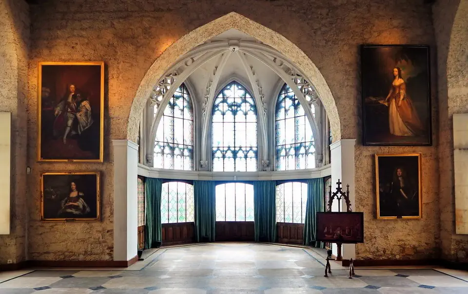Zamek Marienburg w Dolnej Saksonii.