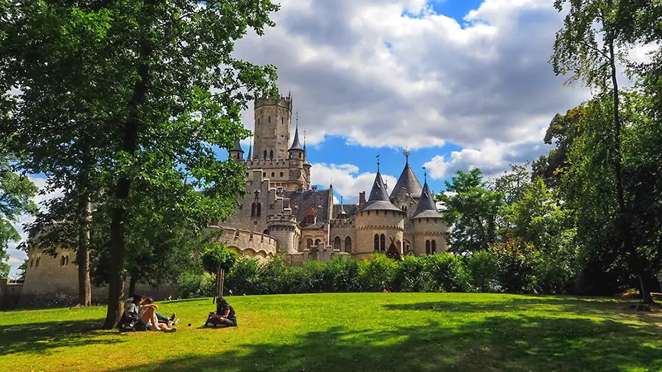 Zamek Marienburg w Dolnej Saksonii historia i ciekawostki