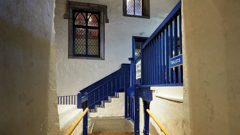 Pymouth Gin. Dawne więzienie w Gin Distillery