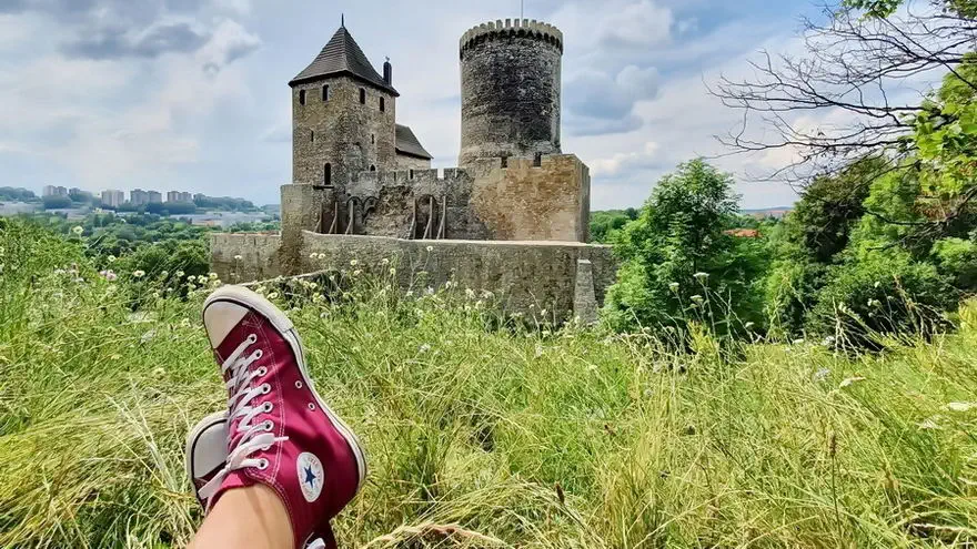 Trampki na tle zamku w Będzinie