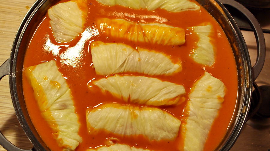 Gołąbki w sosie pomidorowym na patelni