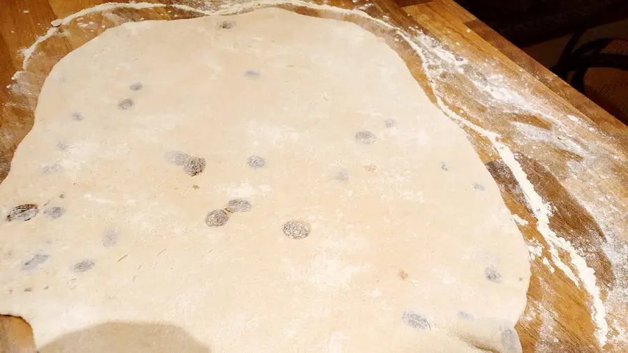 Rozwałkowane ciasto drożdżowe