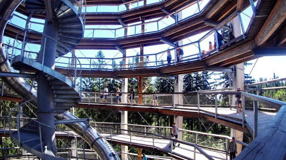 Wieża widokowa w Karkonoszach - Czechy.