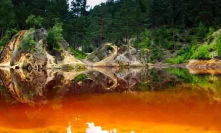 Kolorowe Jeziorka w Rudawach Janowickich poprzemysłowy cud natury