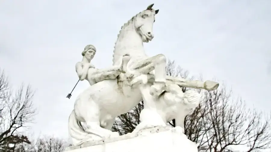 Pomnik Leszka Białego na koniu w Gąsawie