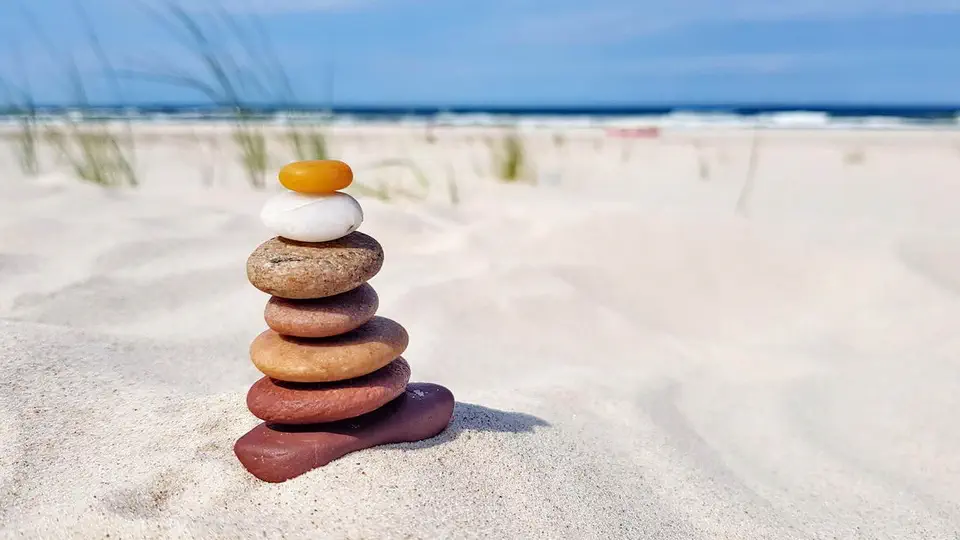 Piaszczysta plaża w Słowińskim Parku Narodowym.