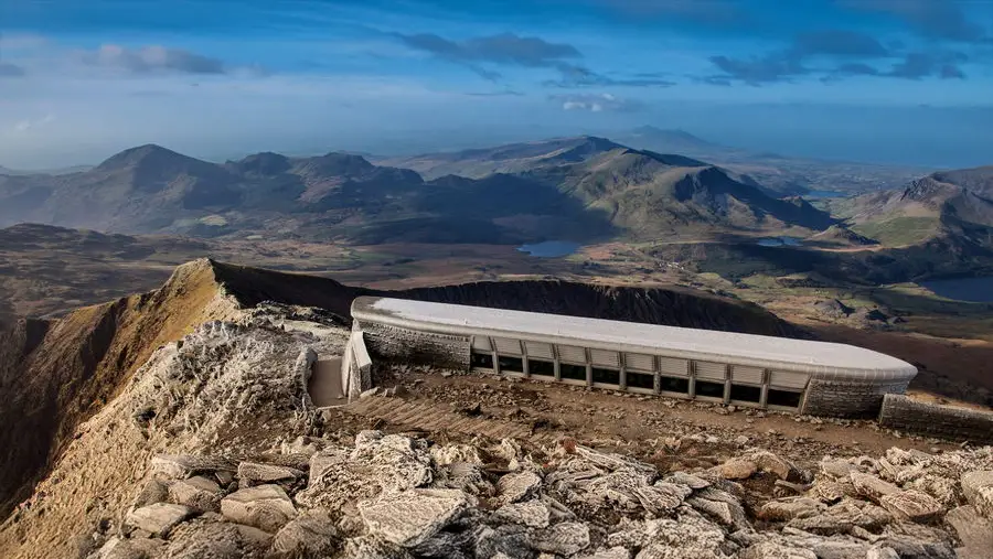 Góra Snowdon i Park Narodowy Snowdonia. Schronisko na szczycie góry.