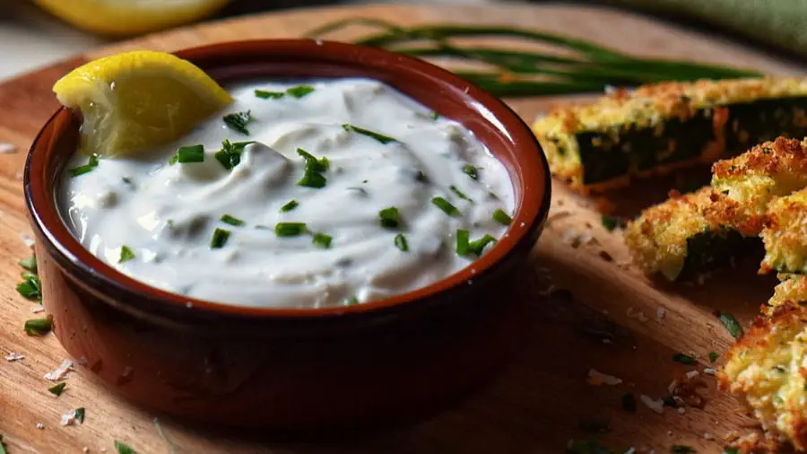 Przepis na sos czosnkowy oraz ciekawostki o czosnku