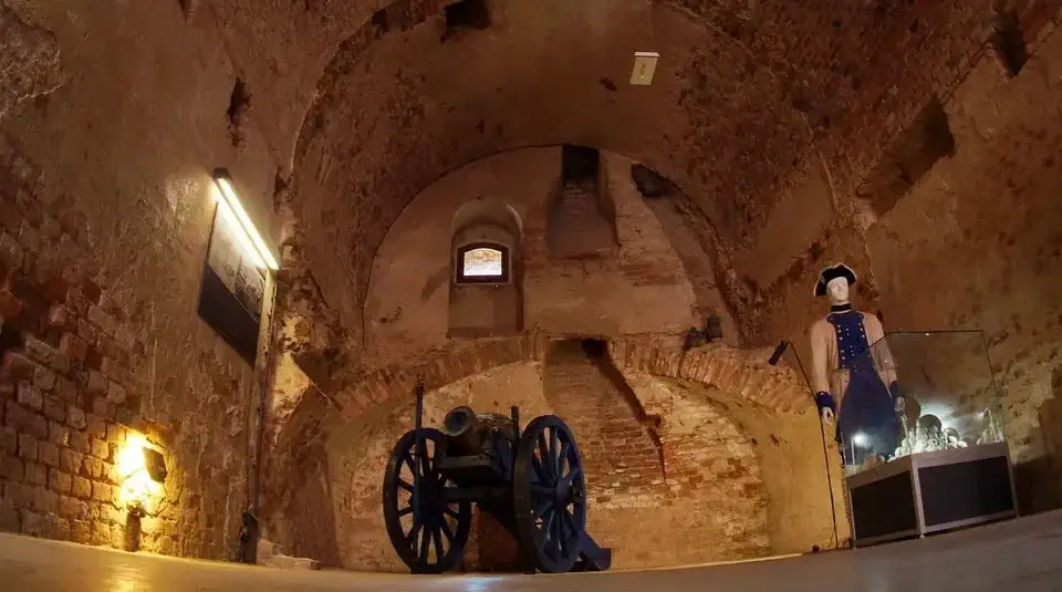 Twierdza Srebrna Góra i z Fortem Ostróg, wnętrze kompleksu