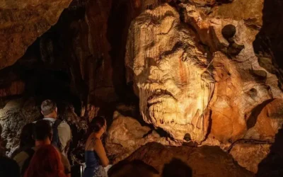 Jaskinie Kents Cavern w Torquay w Zachodniej Anglii