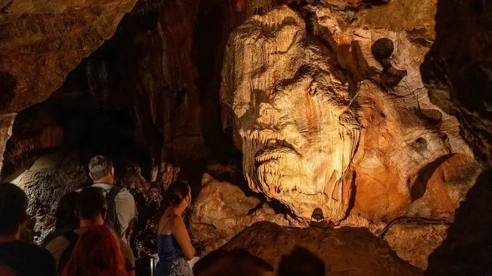 Jaskinie Kents Cavern w Torquay w Zachodniej Anglii