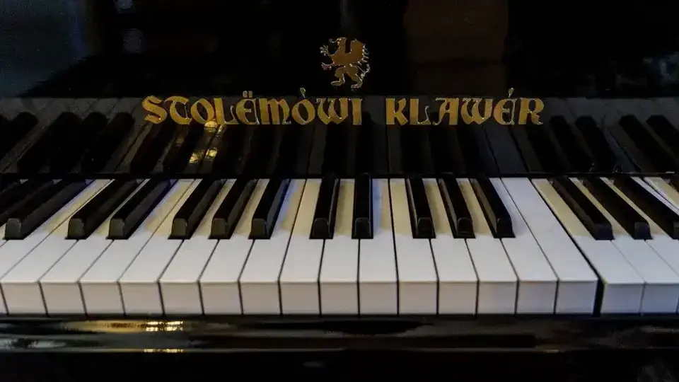 Największy fortepian na świecie - Szymbark.