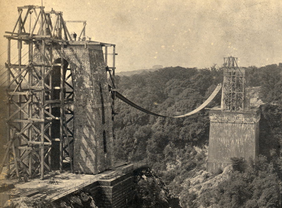 Clifton Bridge podczas budowy na starej fotografii