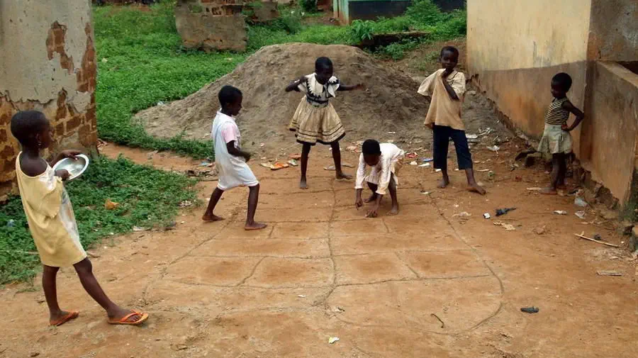 Bawiące się dzieci w Afryce