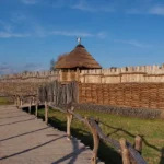 Biskupin historia najważniejszego stanowiska archeologicznego w Polsce