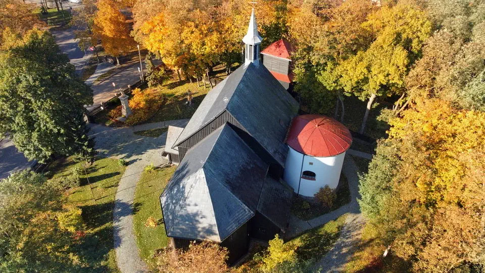 Kościół w Gąsawie drewniana perła architektury na Pałukach