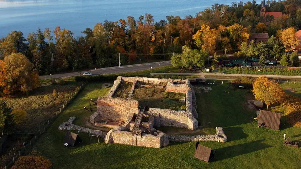 Pałuki i Zamek w Wenecji koło Biskupina.