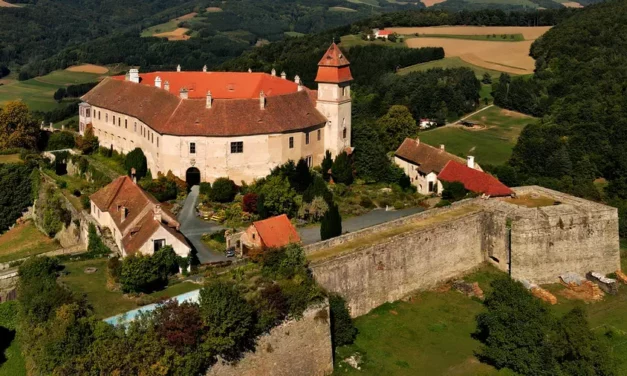 Zamek Bernstein i wizyta u angielskiego pacjenta