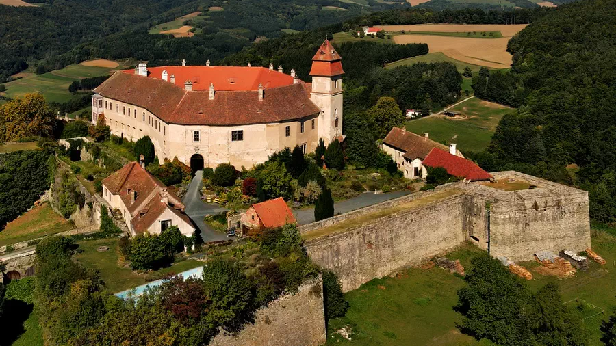 Zamek Bernstein i wizyta u angielskiego pacjenta