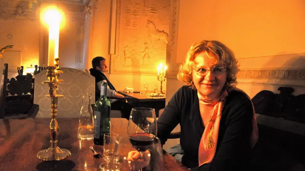 Zamek Bernstein. Katarzyna Poznakow i kolacja przy świecach